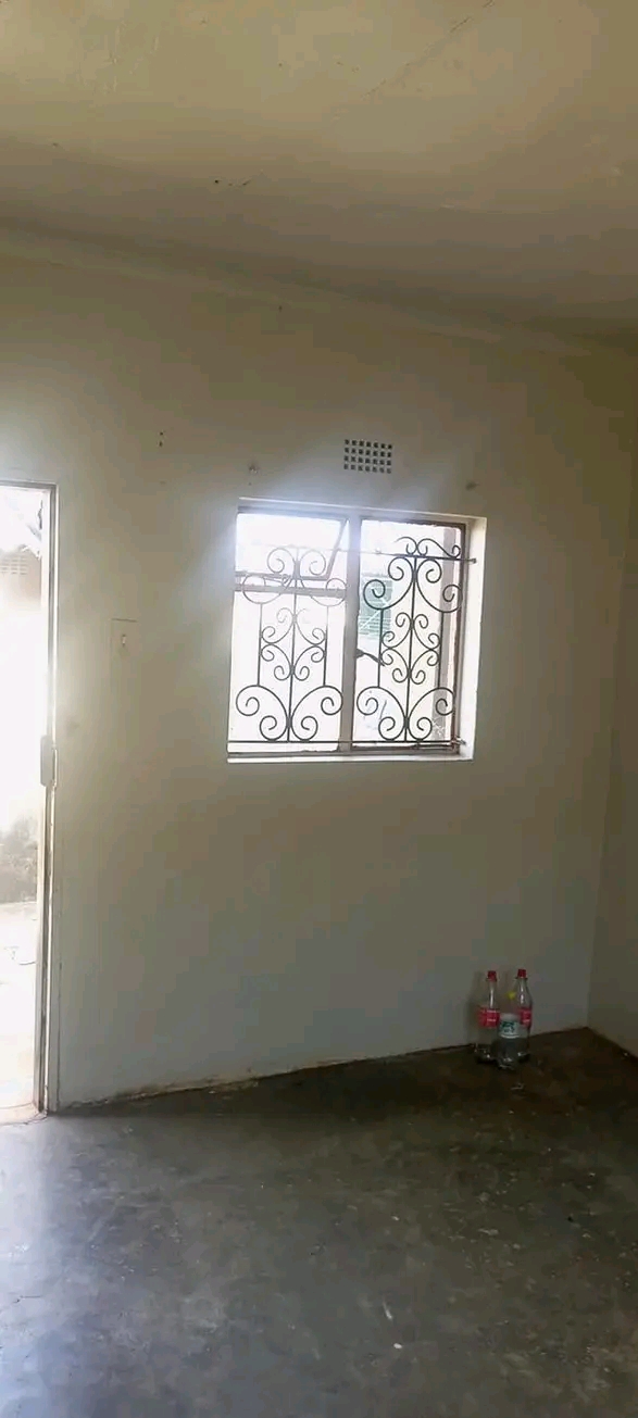Standard room available  rent r1000* next to   in Mofolo
