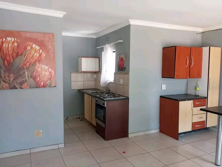 Spacious cottage available 1st of april 2024   in Alberton