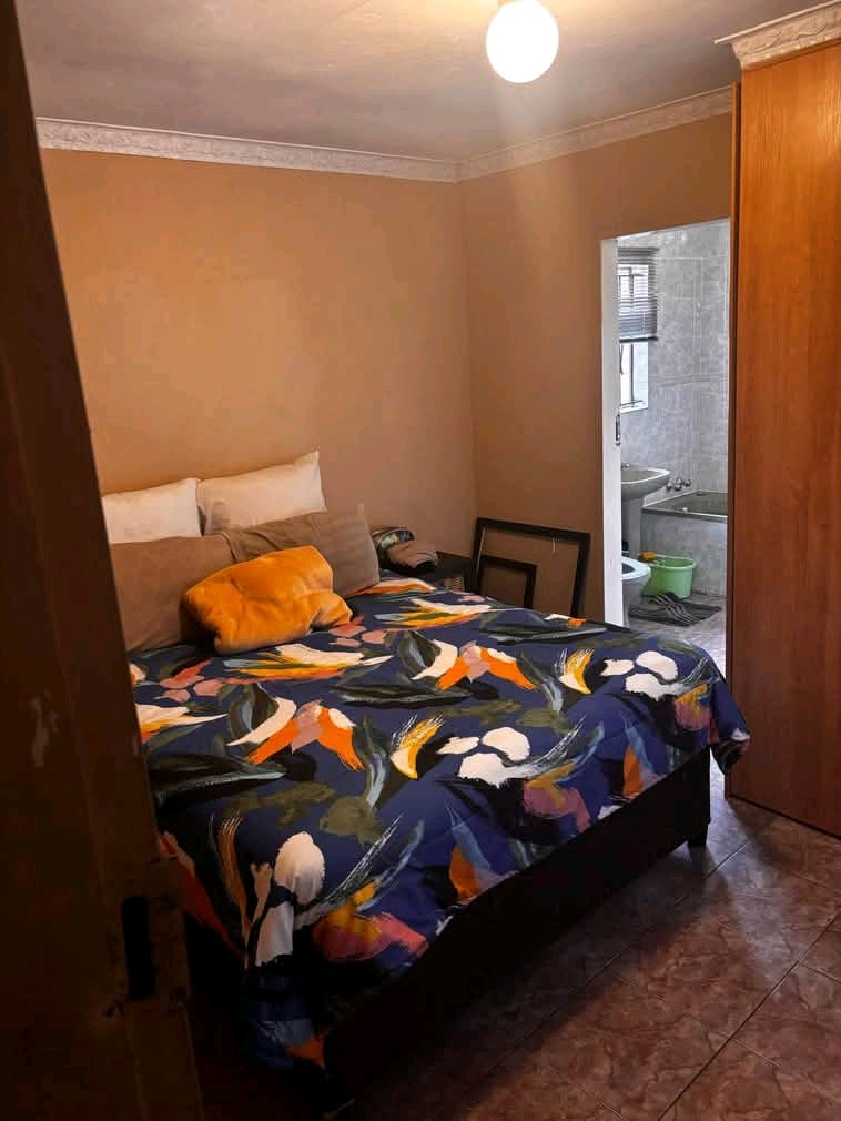 1 separate bedroom cottage with fitted kitche  in Norkem Park