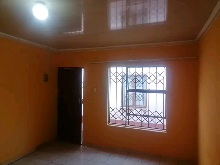 Spacious en-suite room to rent at ext 24.

  in Protea Glen