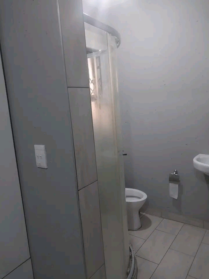 Bachelor room to rent in ext10  flats to rent  in Cosmo City