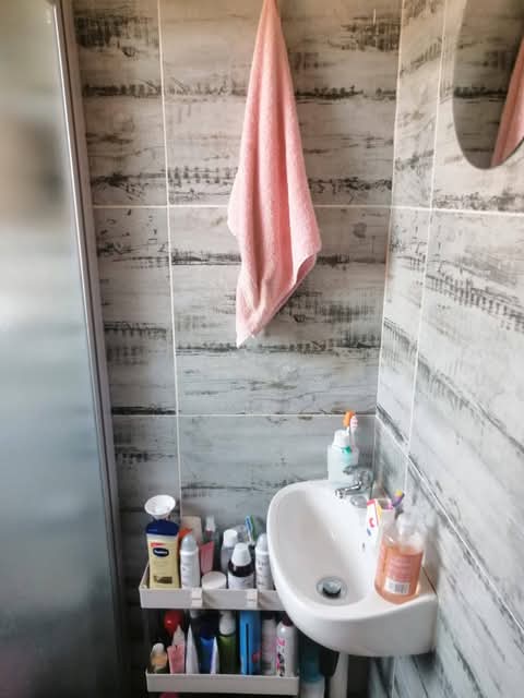 Spacious bachelor available in ext 27 from 01  in Clayville
