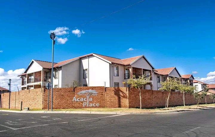 Acacia place 2 bedrooms apartment to rent ver  in Klipfontein