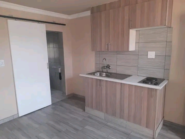 Spacious bachelor room available rent r3300 w  in Dube
