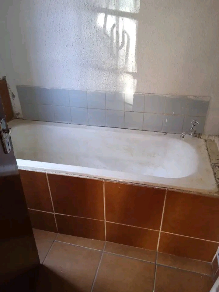 Big spacious room to rent with bath and toile  in Dobsonville