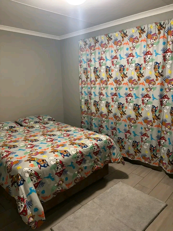 Neat & clean 3 bedroom house available 
area  in Vosloorus