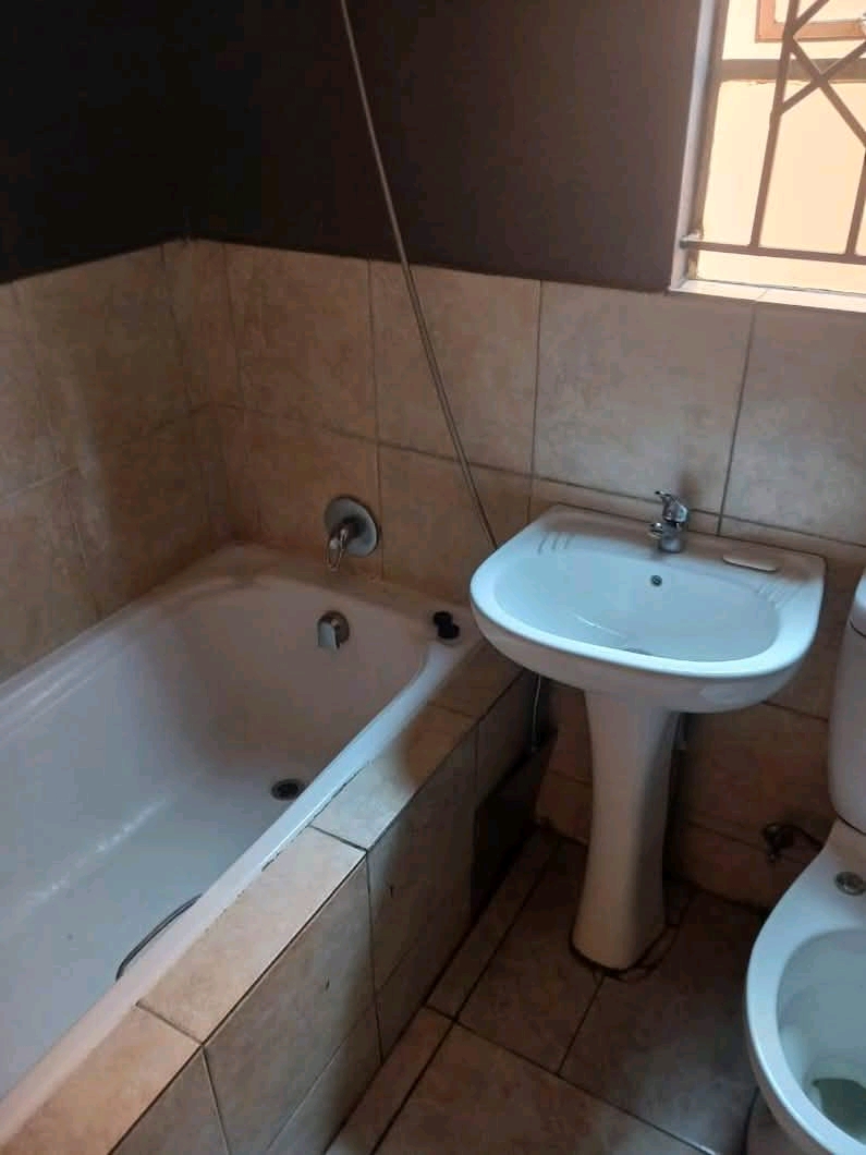 Ext 4  whatsupp me
rent r5500 
deposit r550  in Fleurhof