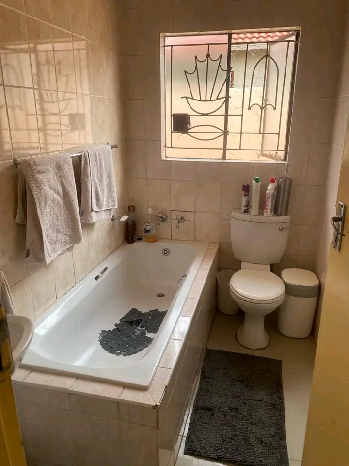 House to rent in umngandane street. it has 3   in Birch acres