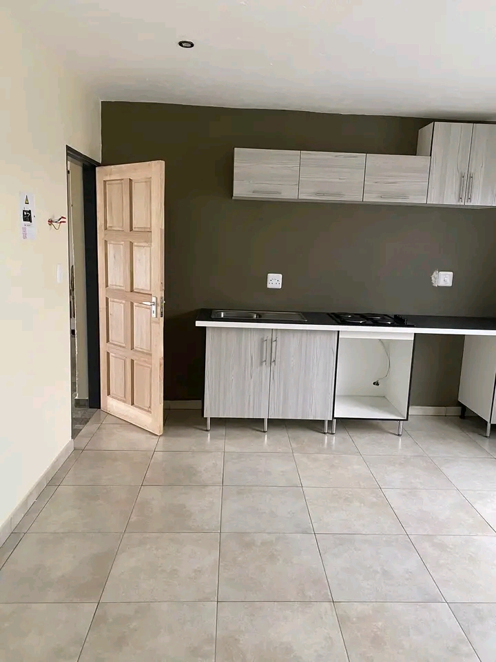New bachelor units in villa liza available 1   in Boksburg