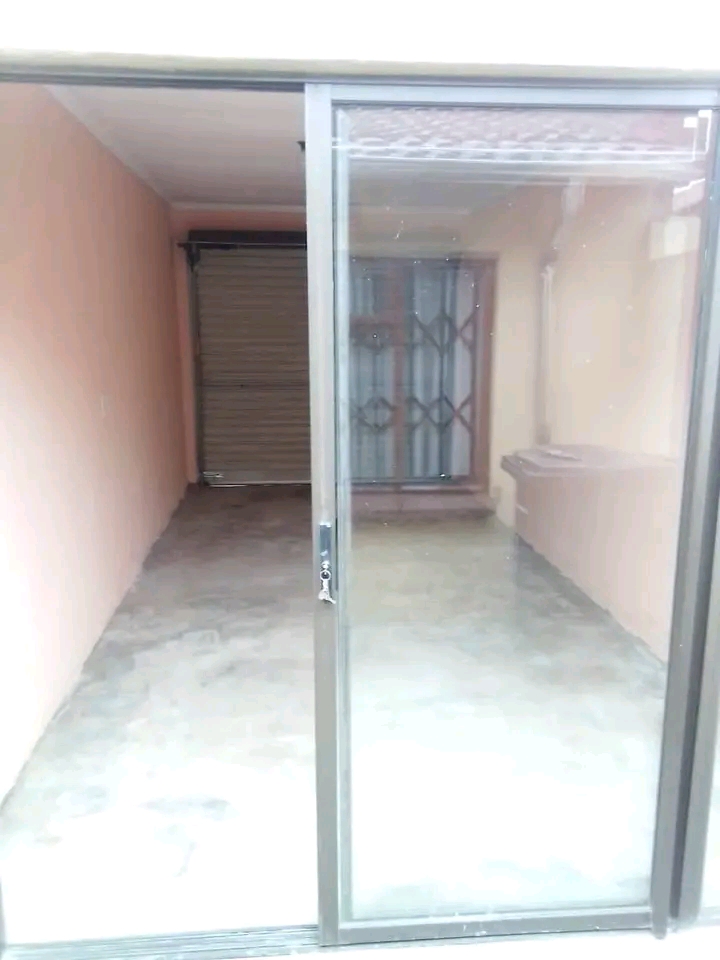 Big spacious garage for rental, @khumalo vall  in Katlehong