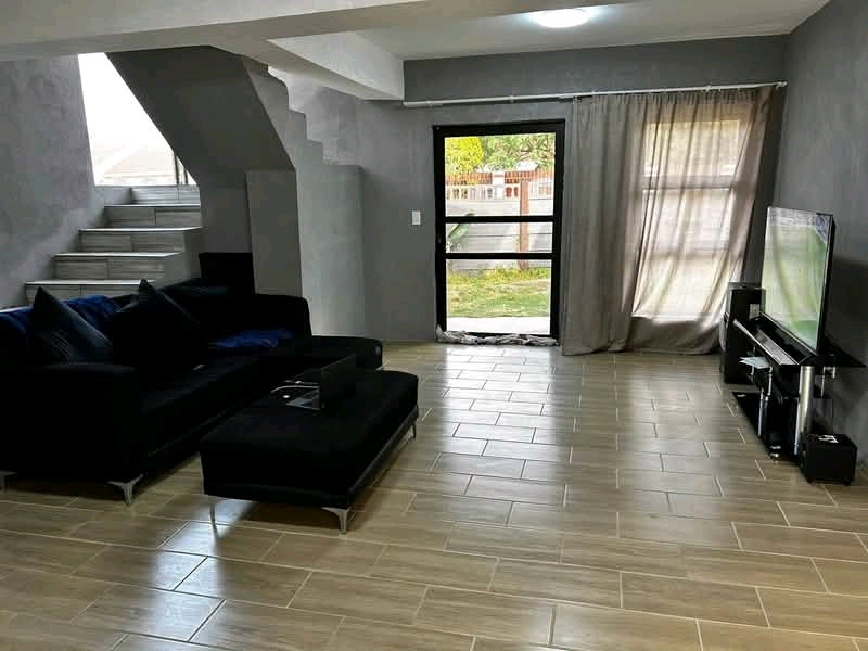 Rental 2 bedroom unit
en-suit 
r7000 pm
in  in Norkem Park
