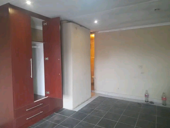 Spacious bachelor to let in stanhope road  ge  in Wychwood
