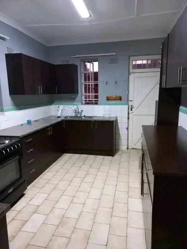 3 bedroom house with 2 bathroom house to let   in Kensington