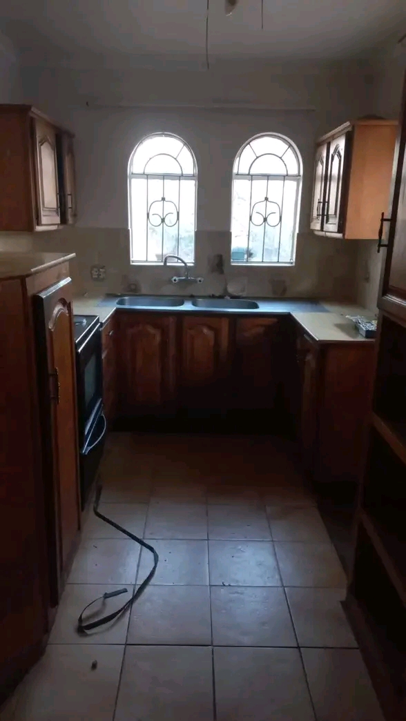 I am renting out a semi house in groeneweide   in Boksburg