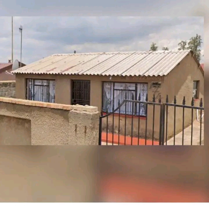 House available for rental r2000 2 bedroom �  in Dlamini