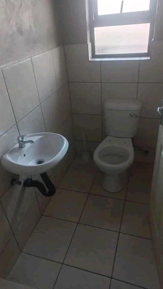 Spacious cottage available for rent in extent  in Cosmo City