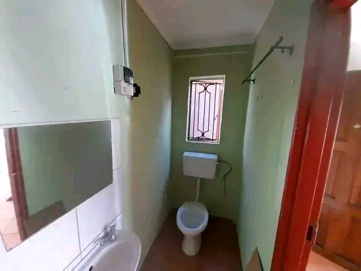 Bachelor unit available at ebony ext 4 close   in Ebony Park