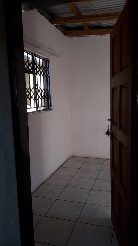 Room available in zone 4 rent 1700 deposit 17  in Diepkloof