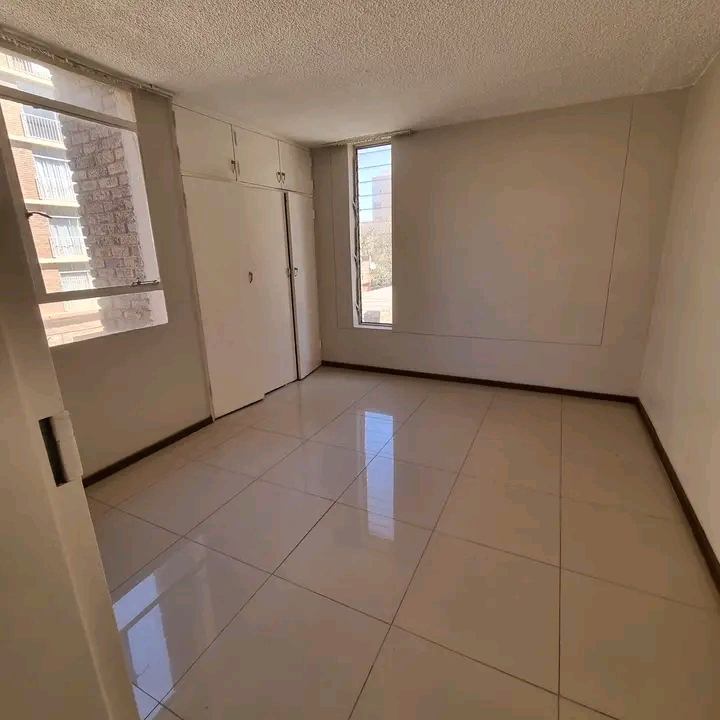 En-suit room: r4,000.
double room: r3,500.
  in Sunnyside