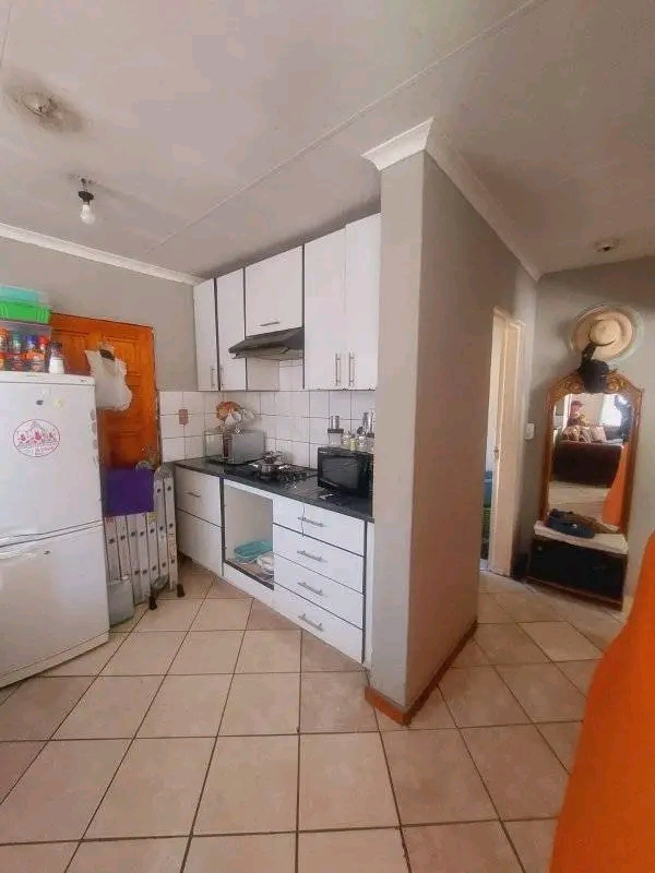 Spacious 1 bedroom cottage. kitchen with kitc  in Birch Acres