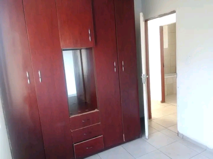 2 bedroom house -with outside rooms -to rent   in Ebony Park