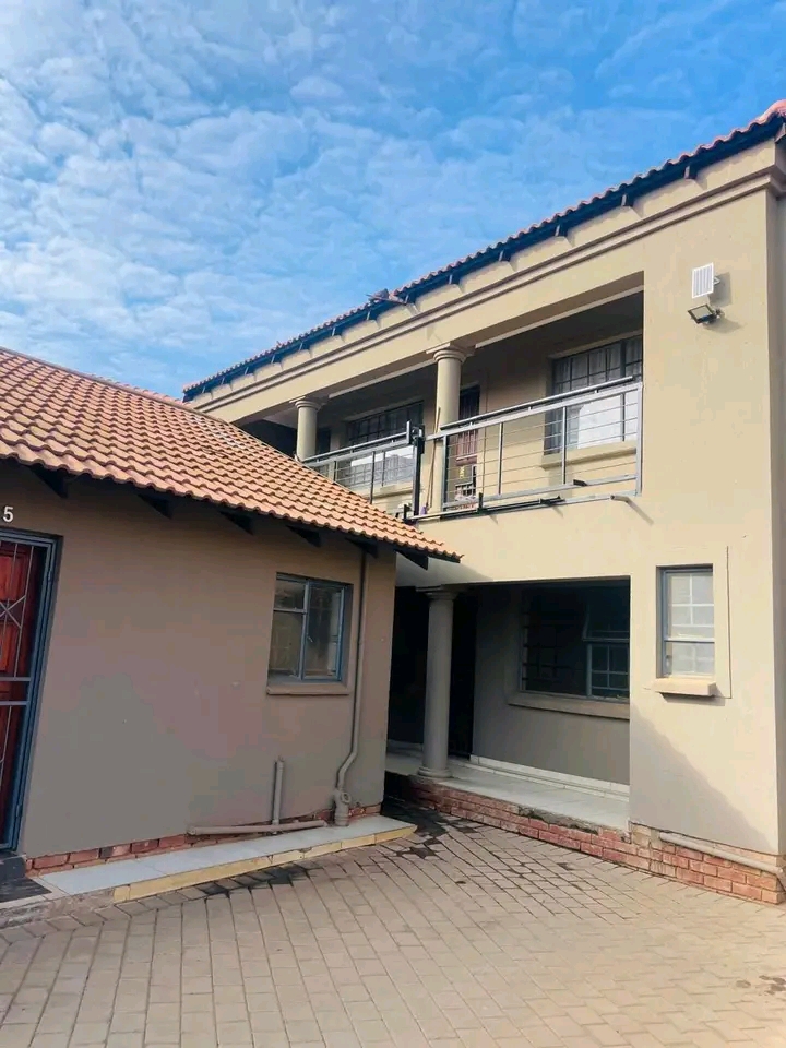 Bachelor acommodation to let 1st august 
dep  in Mamelodi