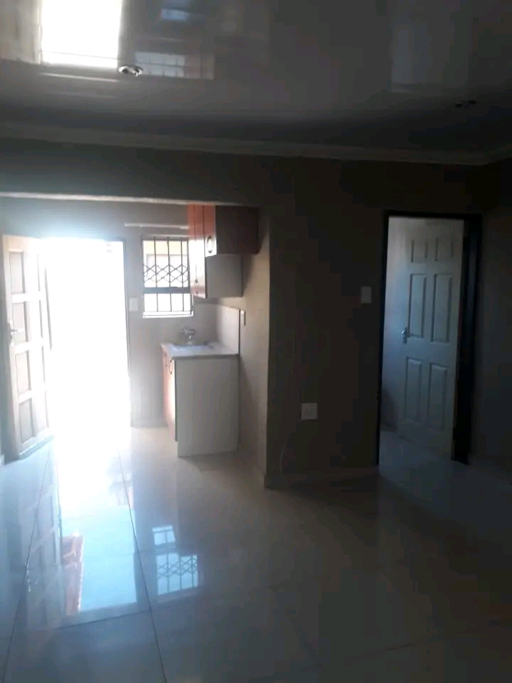 Bachelor unit available for rental at ext4. r  in Protea Glen
