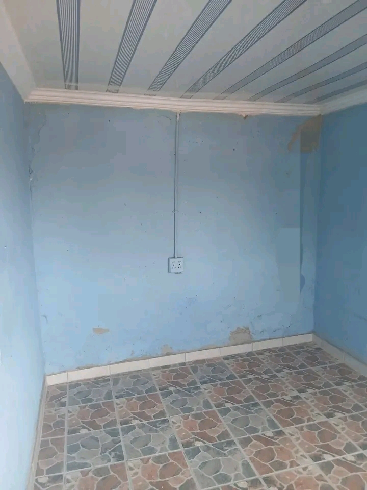 Room to rent available at sithame

-tiled a  in Tembisa