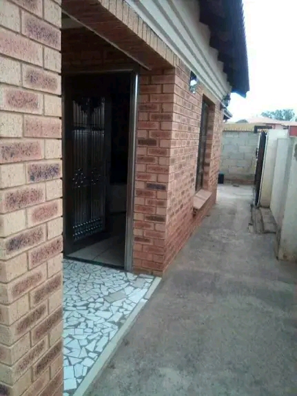 2 bedroom house to rent 
protea glen ext1
o  in Protea Glen