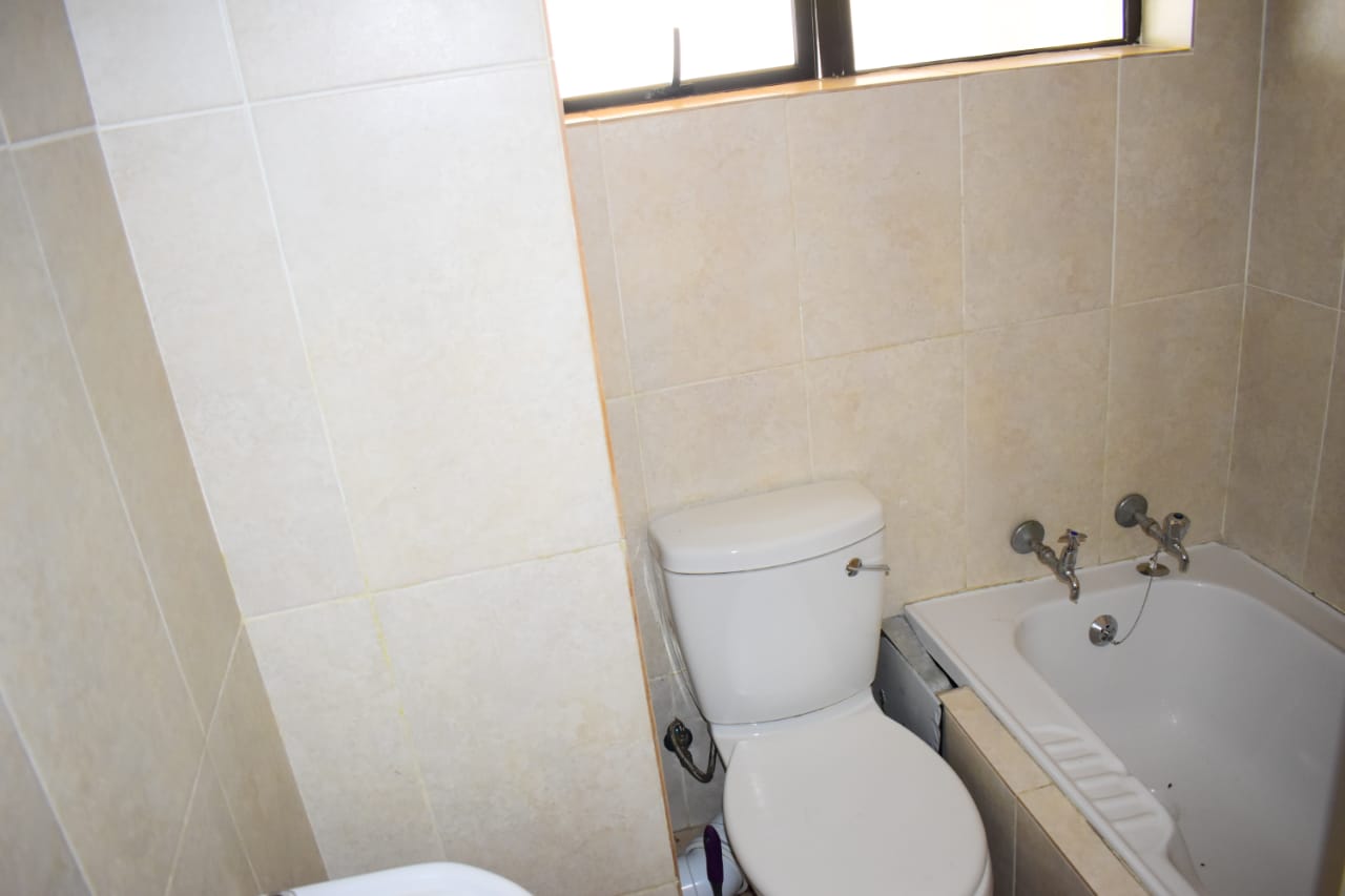 Clean & secure bachelor flat available in ber  in Berea
