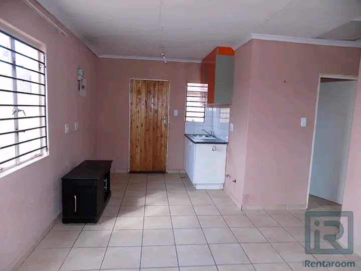 2 bedroom family house available to rent
ren  in Soweto