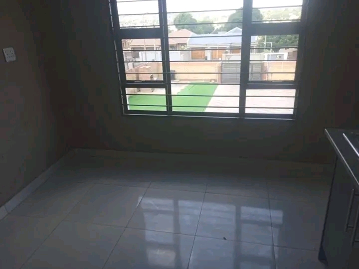 Spacious one bedroom apartment with a fitted   in Norkem Park