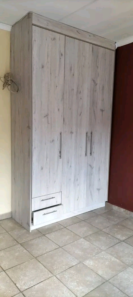 Bachelor  comes with kitchen cupboards with s  in Birch Acres