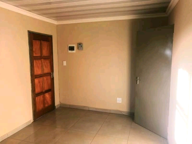 Cottage to rent, 4146 liberia street  (9 guat  in Cosmo City