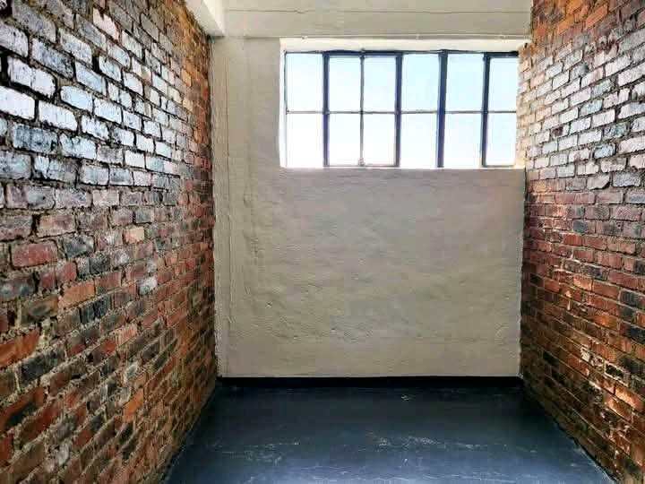 Bedroom available for month end at durban str  in Marshalltown