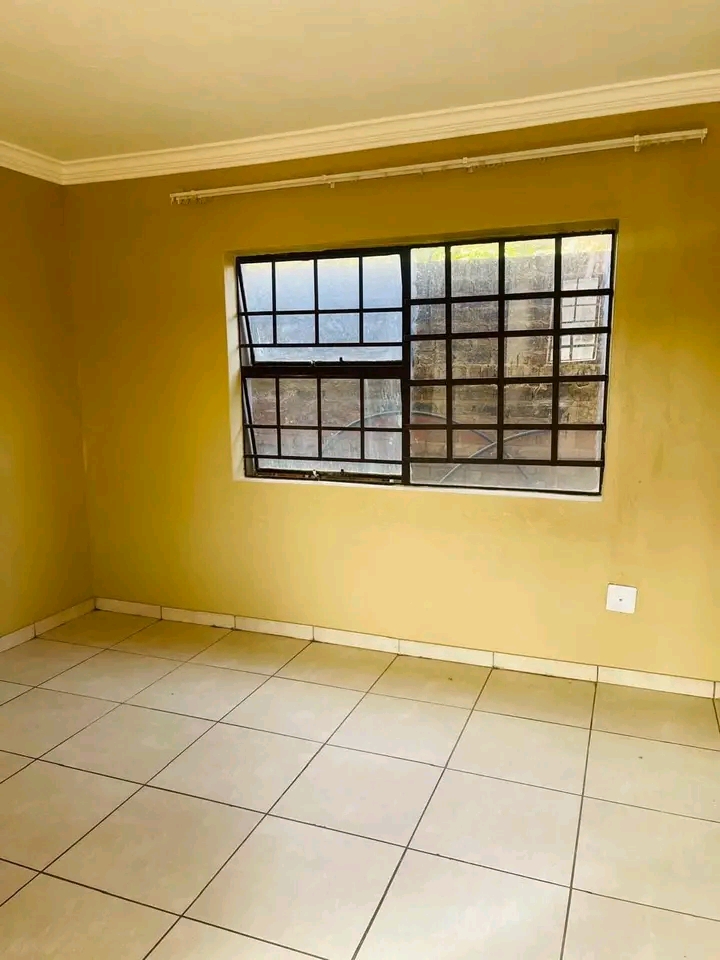 Bachelor acommodation to let 1st august 
dep  in Mamelodi