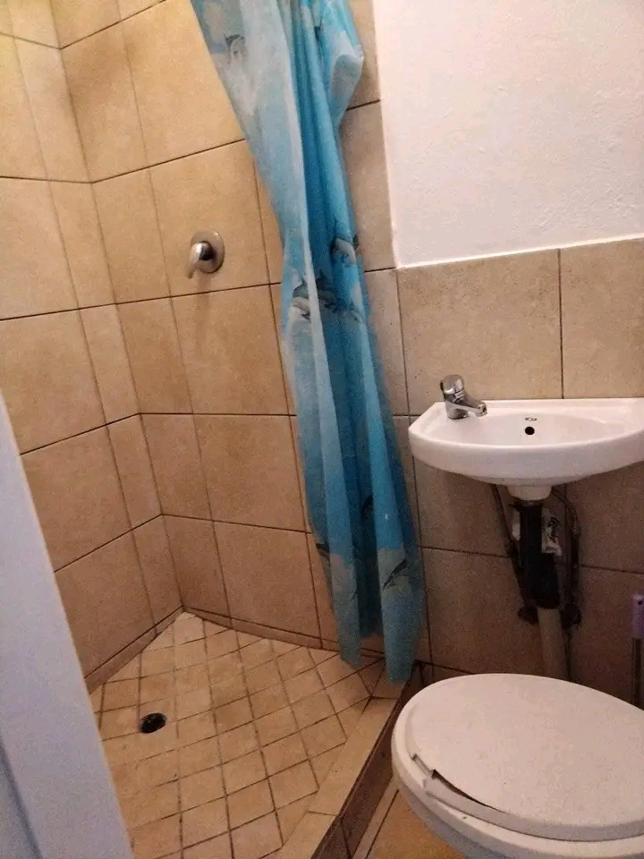 1 bedroom flat available in ext 11 near tollg  in Ebony Park