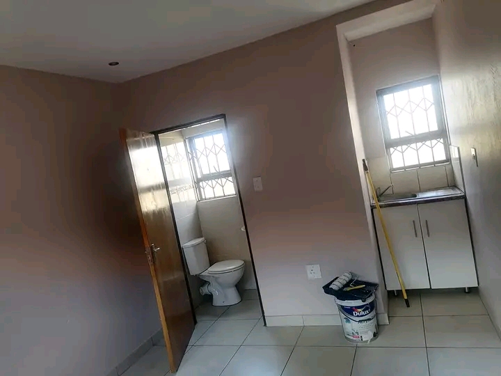 Maokeng section
barchelor available
-tiled   in Ebony Park