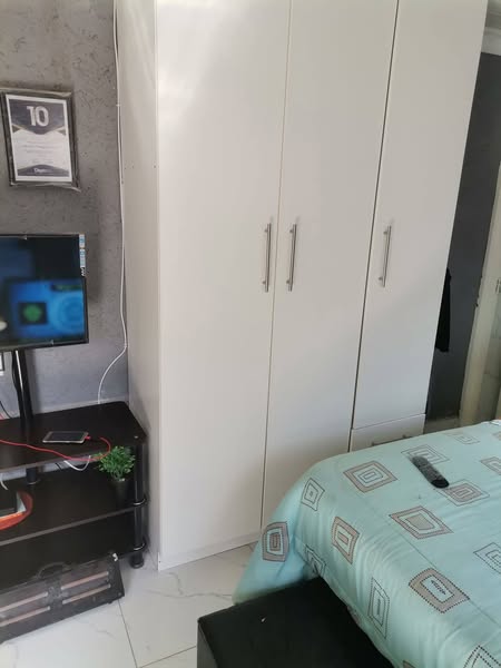 Ensuit room for rental section e for r1 750 a  in Palm Springs