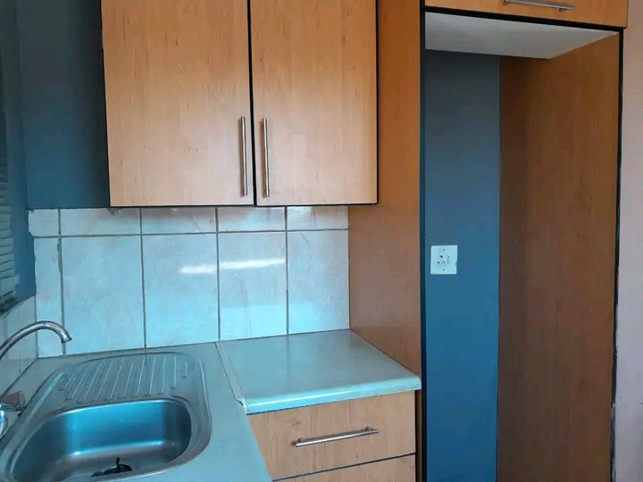 1 bedroom cottage available in east field for  in Vosloorus