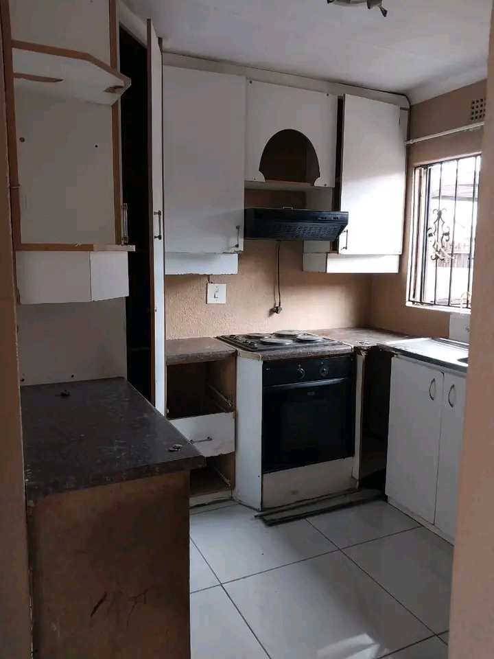 Full house  in extension 4
with:
2 bedroom   in Ebony Park