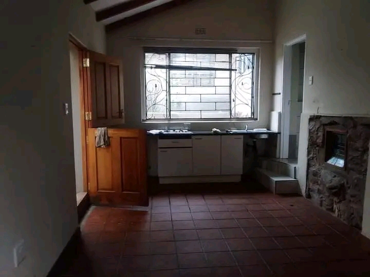 Big bachelor to let in onyx street jhb r4200  in Kensington