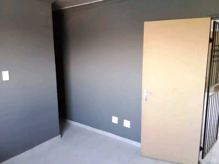 A small bachelor pad in ext 6 is available fo  in Cosmo City