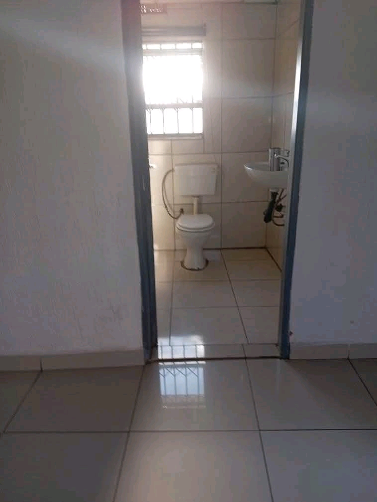 Room with ensute
available to rent in phase4  in Braamfischer