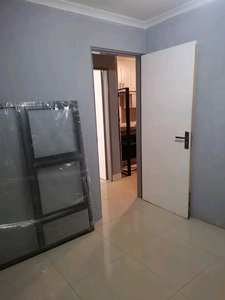 1 bedroom cottage available 
area: nombhela  in Vosloorus