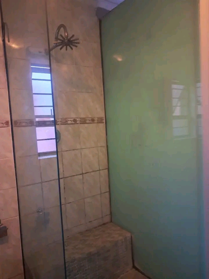 Hi everyone.  this beautiful ,very clean and   in Towerby
