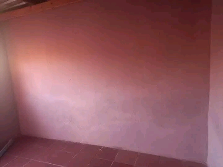Room to rent available at motsu (nb: the room  in Tembisa