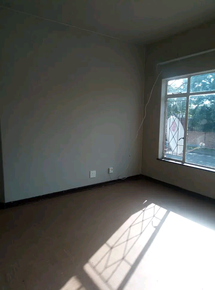 Flat s to let
webb street 
r3100pm
1 bedro  in Turffontein