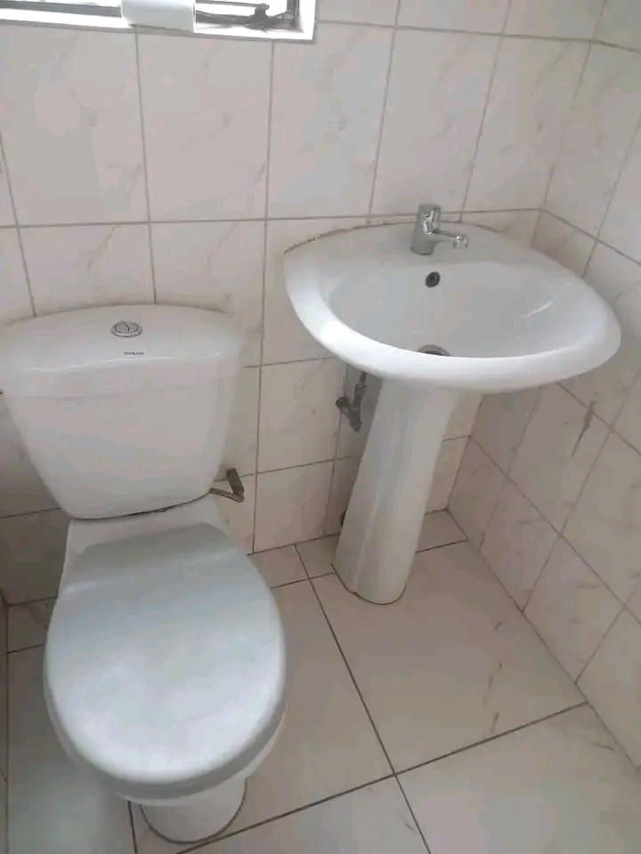 2 bedroom house 
fully fitted 2 bedroom hous  in Ebony Park