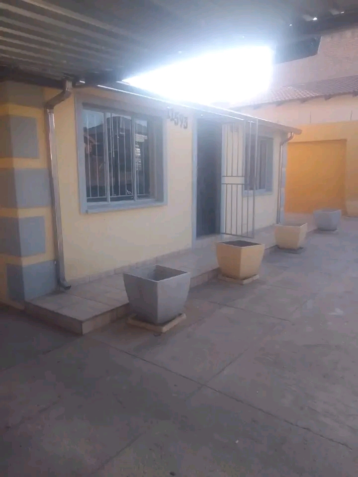Next to ubuntu kraal 2 bedrooms with built in  in Orlando West